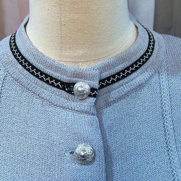 ST. JOHN LIGHT BLUE CARDIGAN KNIT SWEATER W/ SILVER FOIL BUTTONS SIZE 12 - Picture 3 of 5